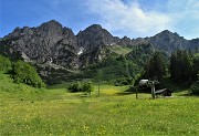 90 Sguardo indietro alle cime e canalone discesi